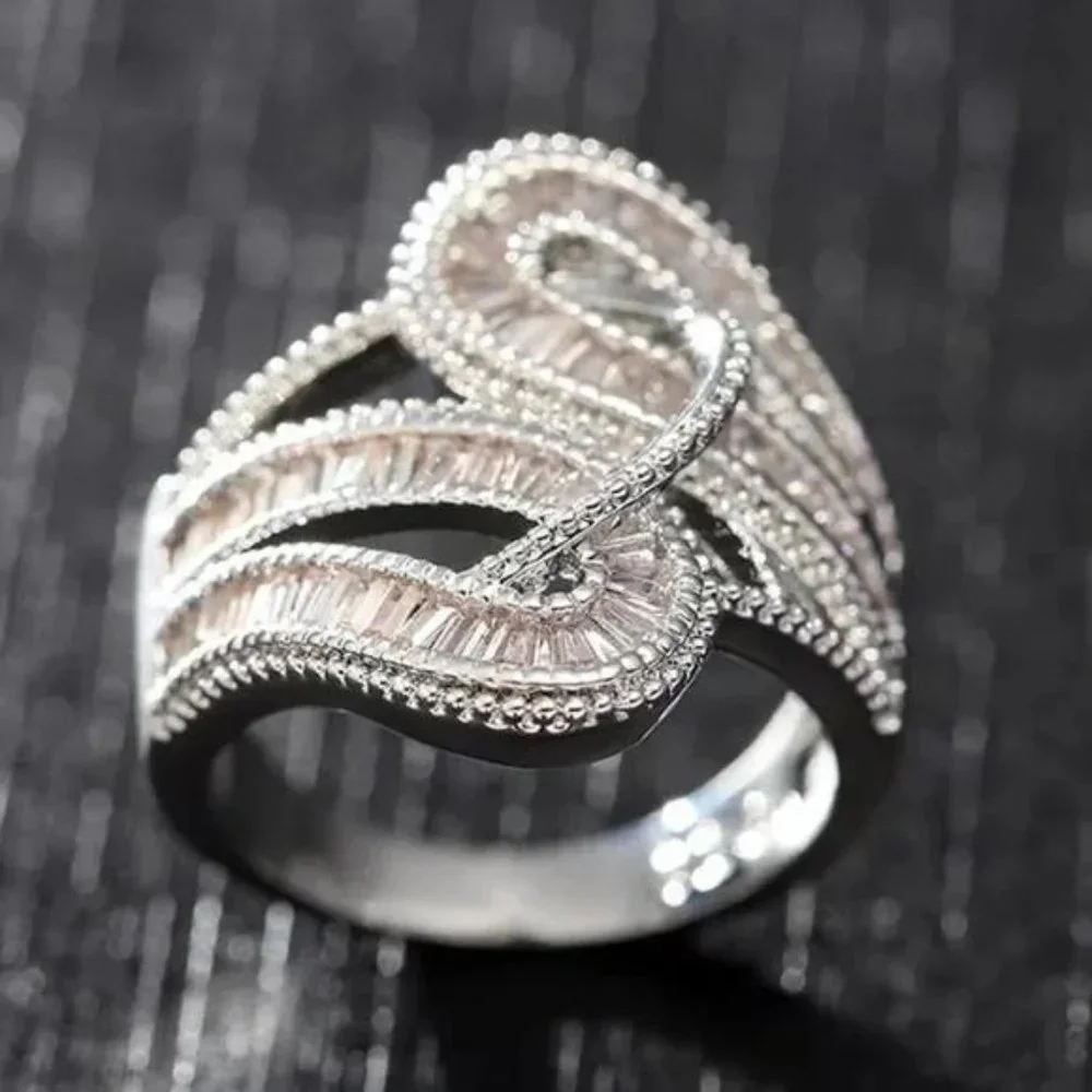 STERLING SILVER DIAMOND RING, CUTE RING, SHINY RING. - Picture 4 of 5